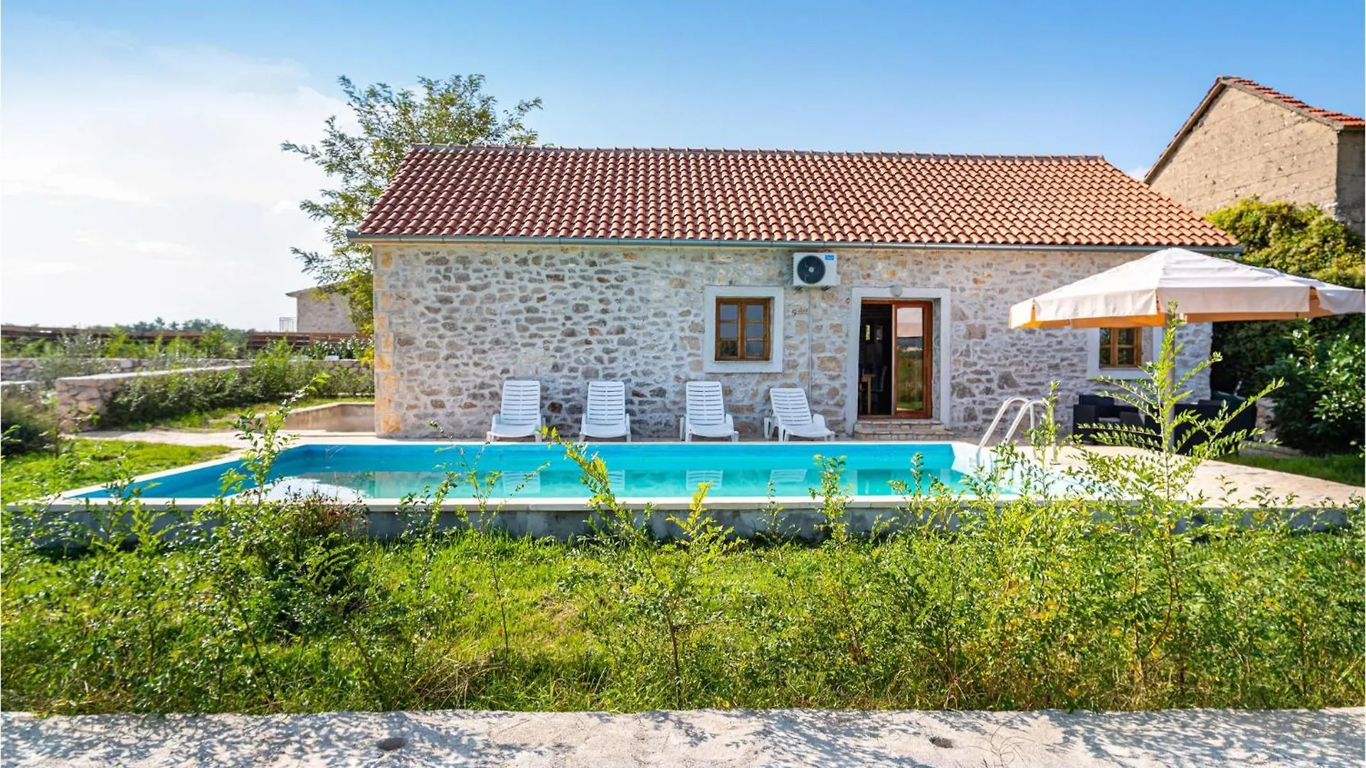 4 Bedroom Nice Home In Lisane Tinjske Сasa de vacaciones