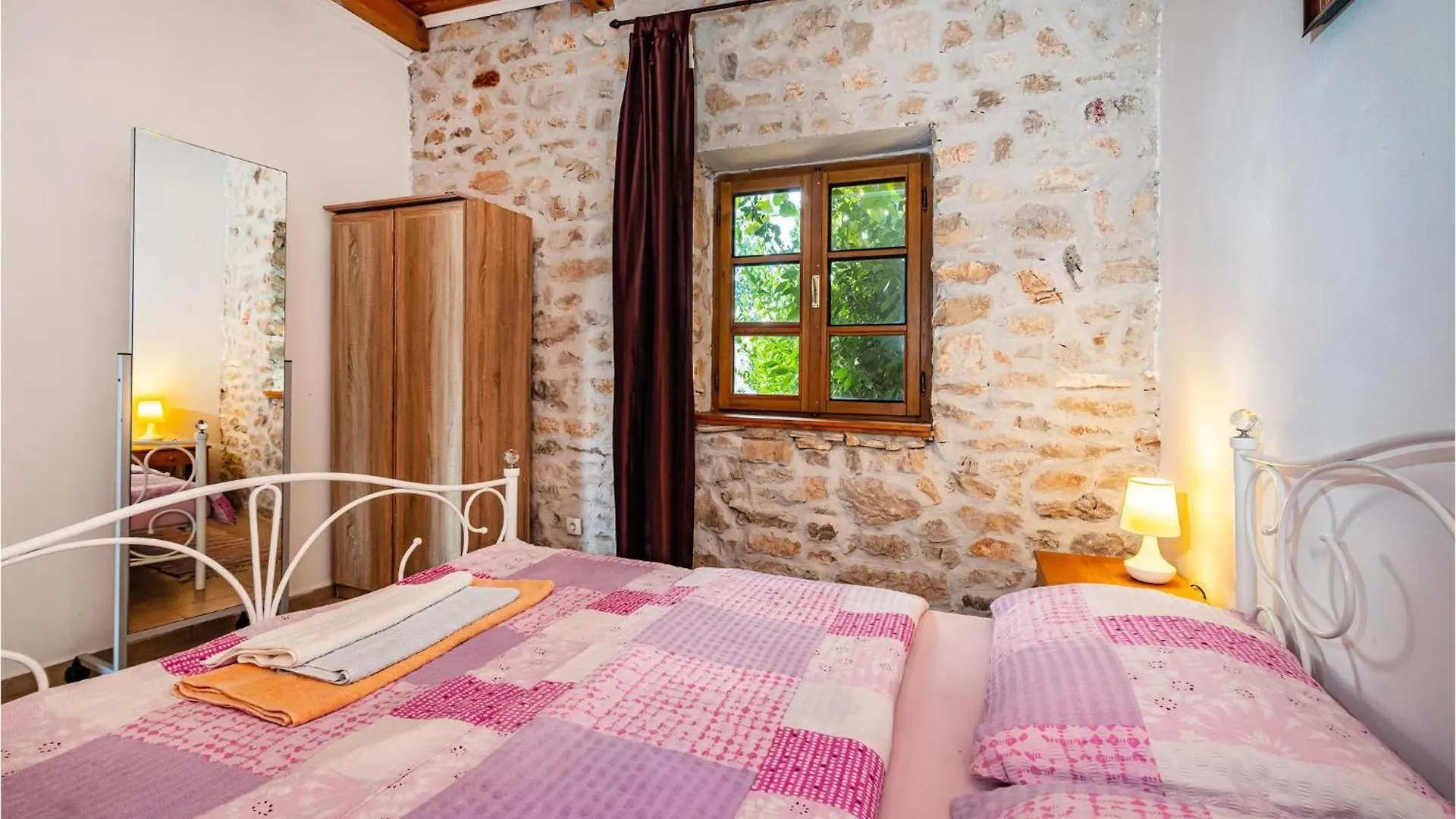 4 Bedroom Nice Home In Lisane Tinjske