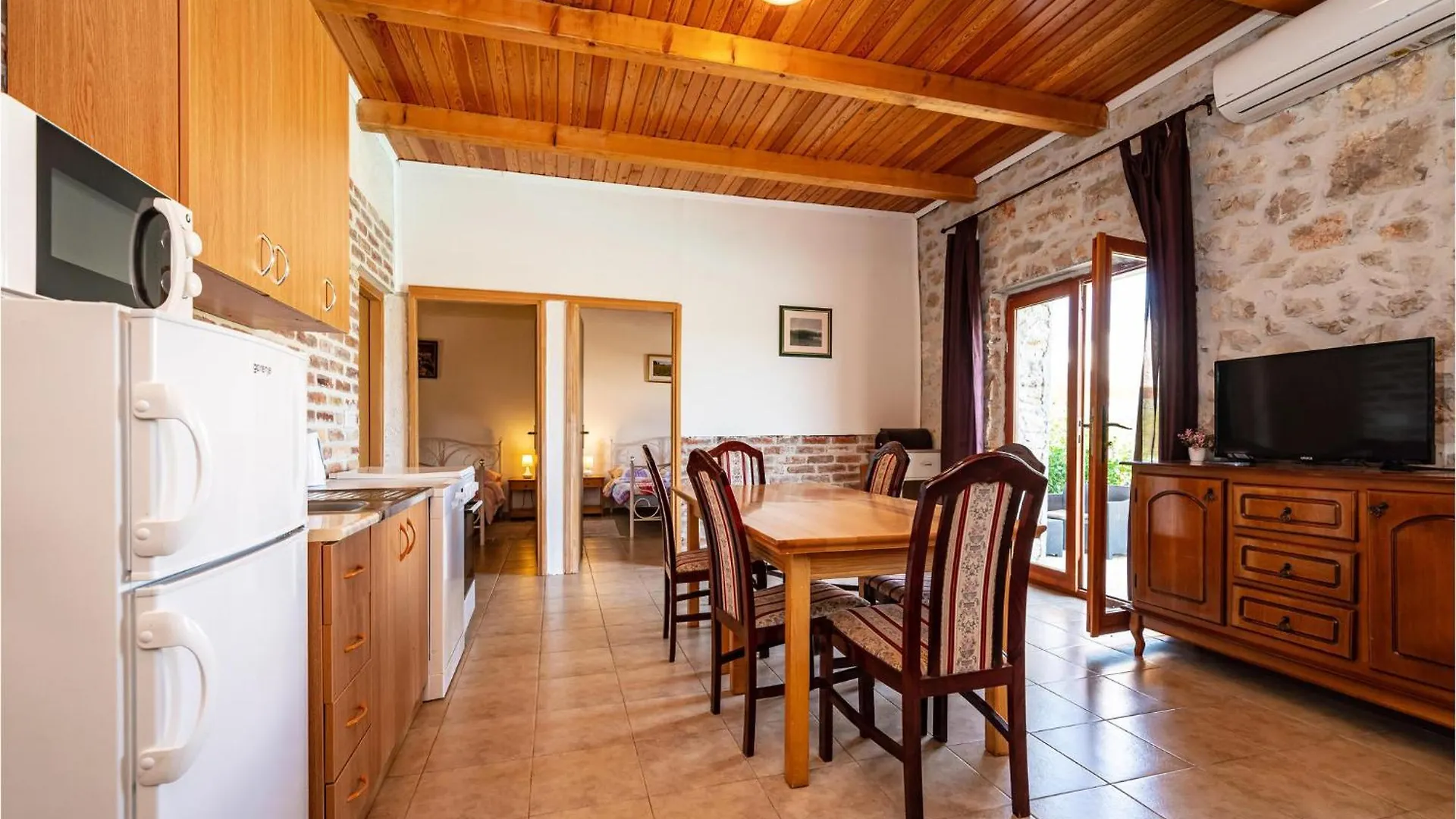 4 Bedroom Nice Home In Lisane Tinjske 0*,