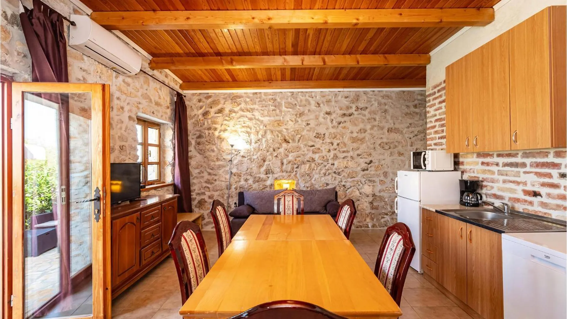 Сasa de vacaciones 4 Bedroom Nice Home In Lisane Tinjske Croacia