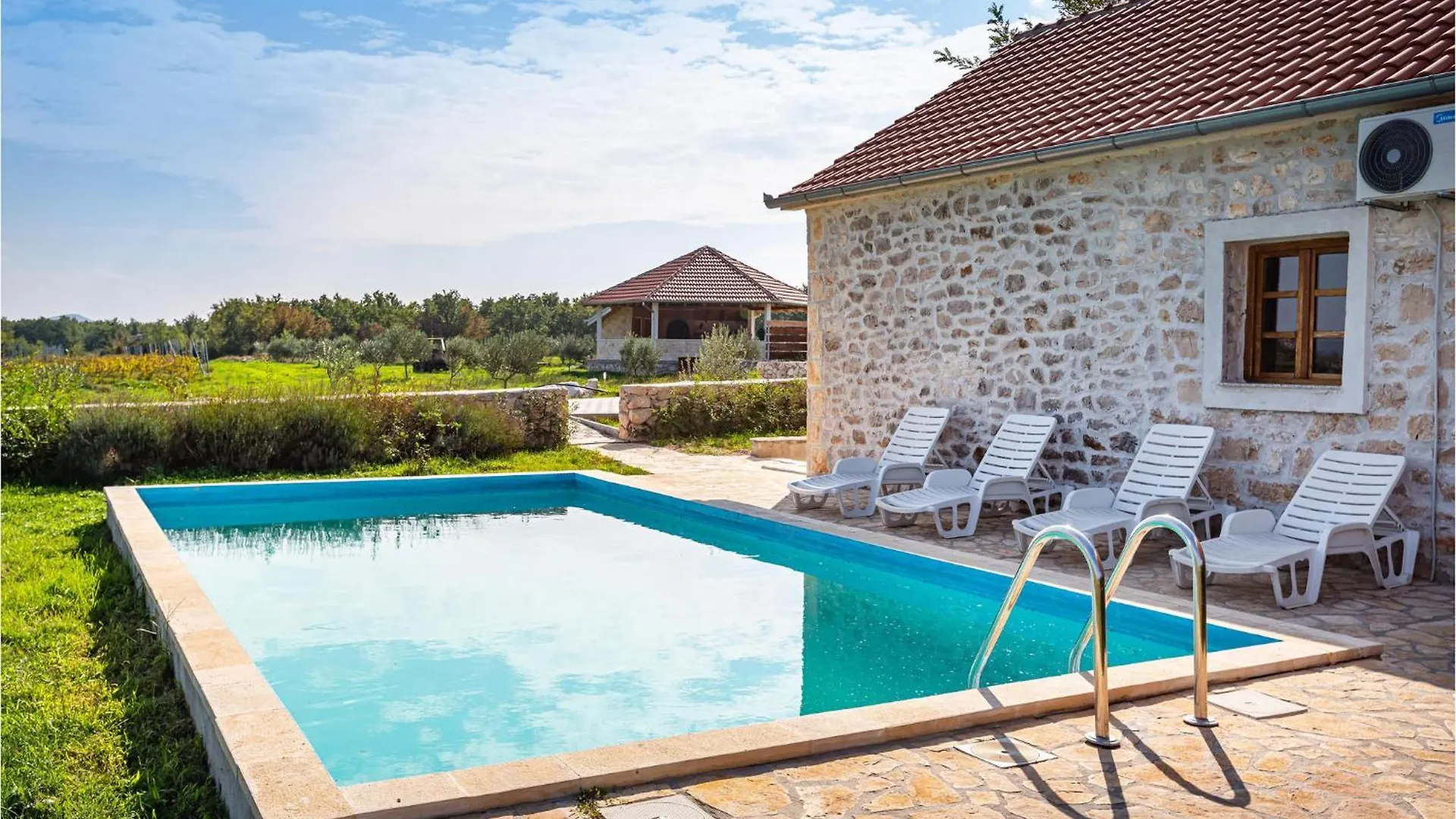 4 Bedroom Nice Home In Lisane Tinjske location