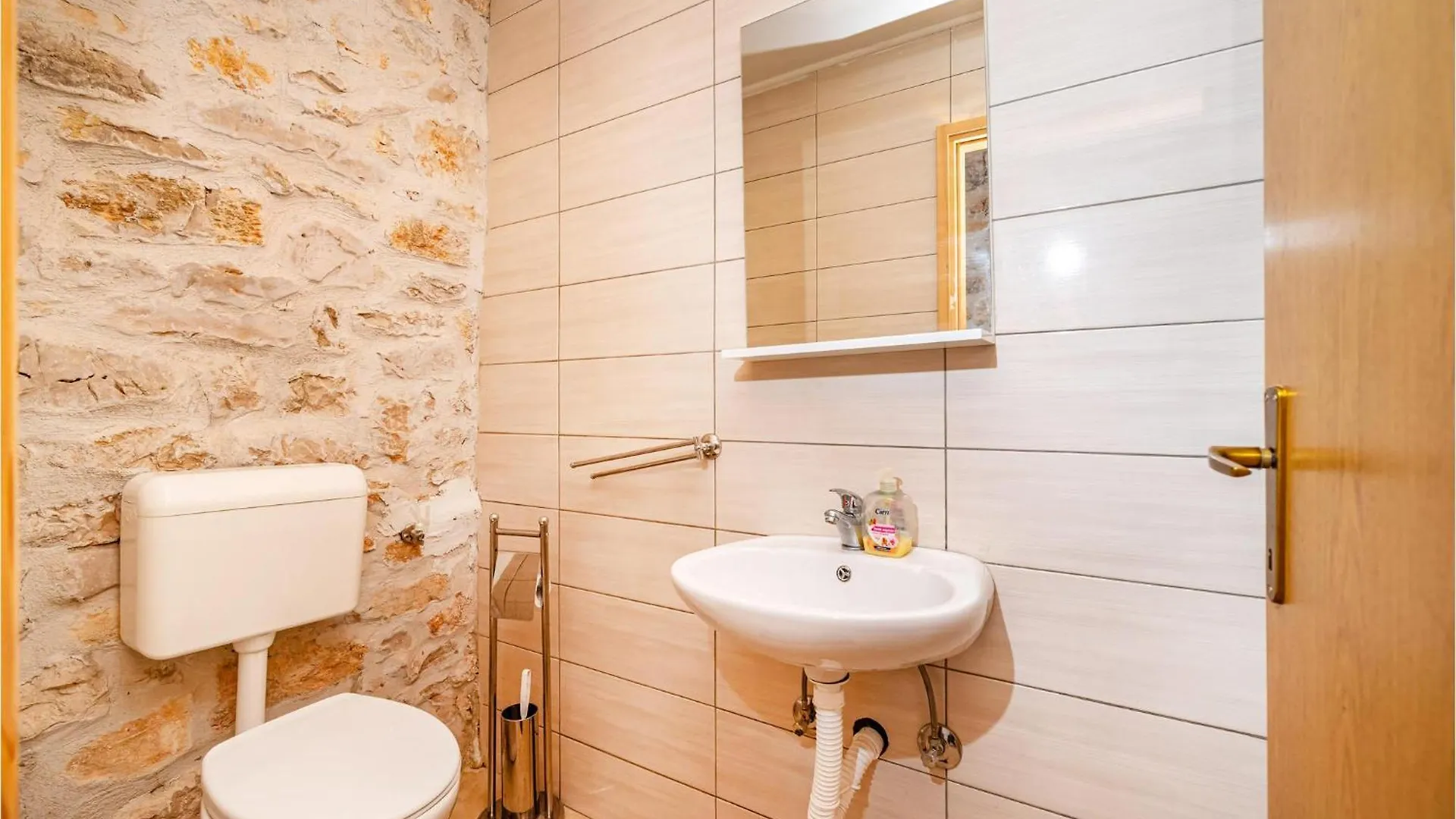 4 Bedroom Nice Home In Lisane Tinjske