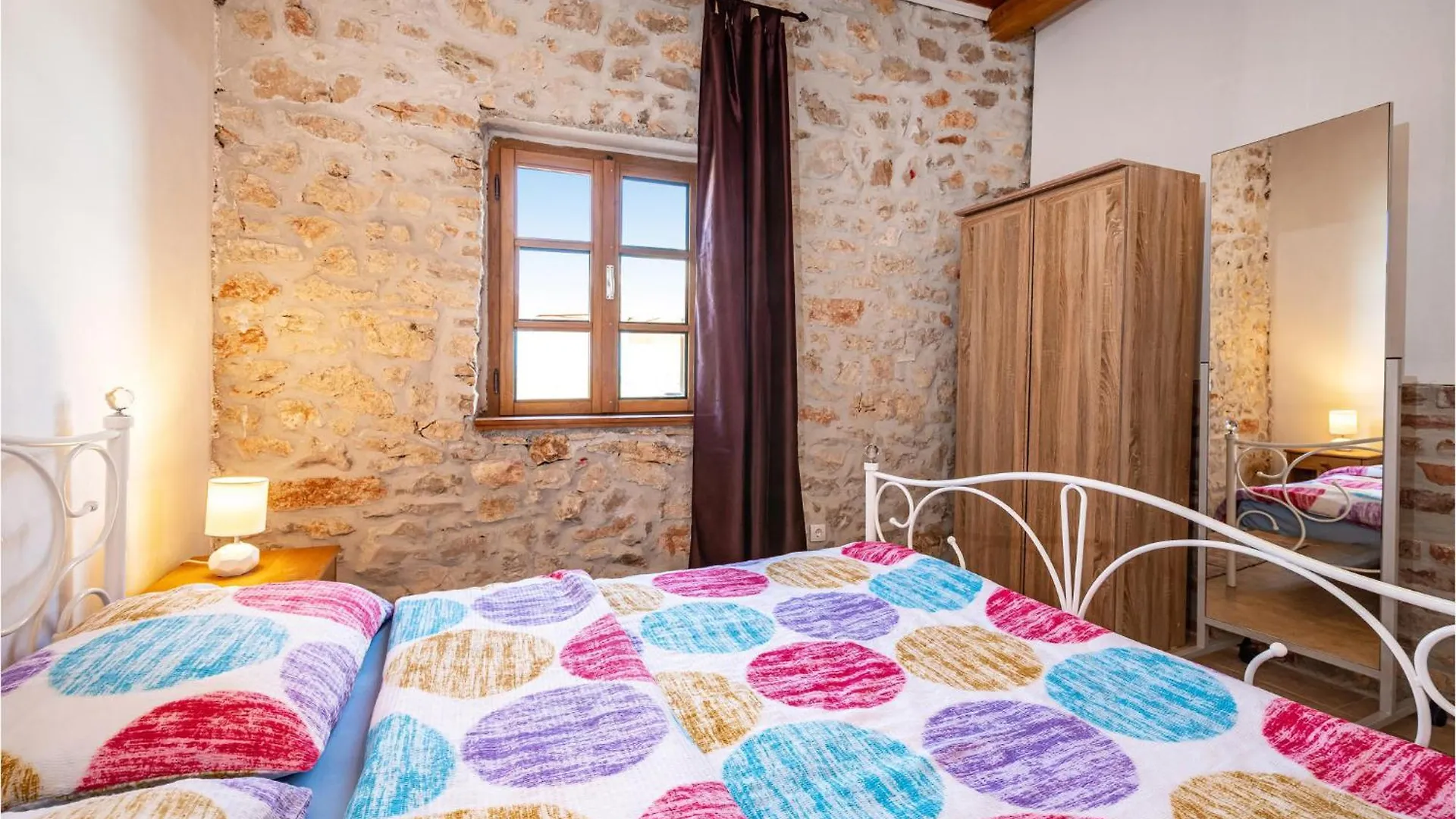 Сasa de vacaciones 4 Bedroom Nice Home In Lisane Tinjske