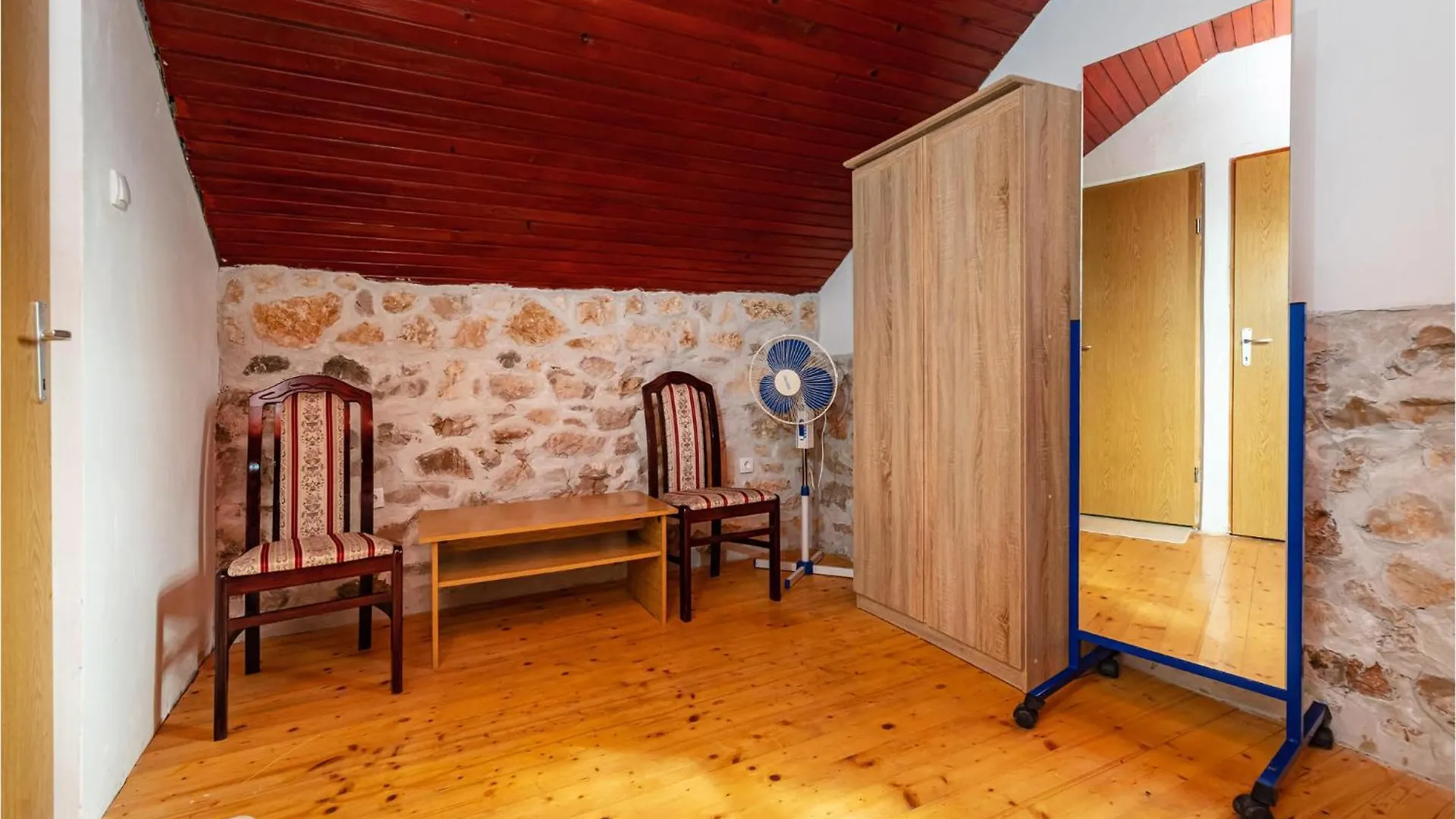 4 Bedroom Nice Home In Lisane Tinjske